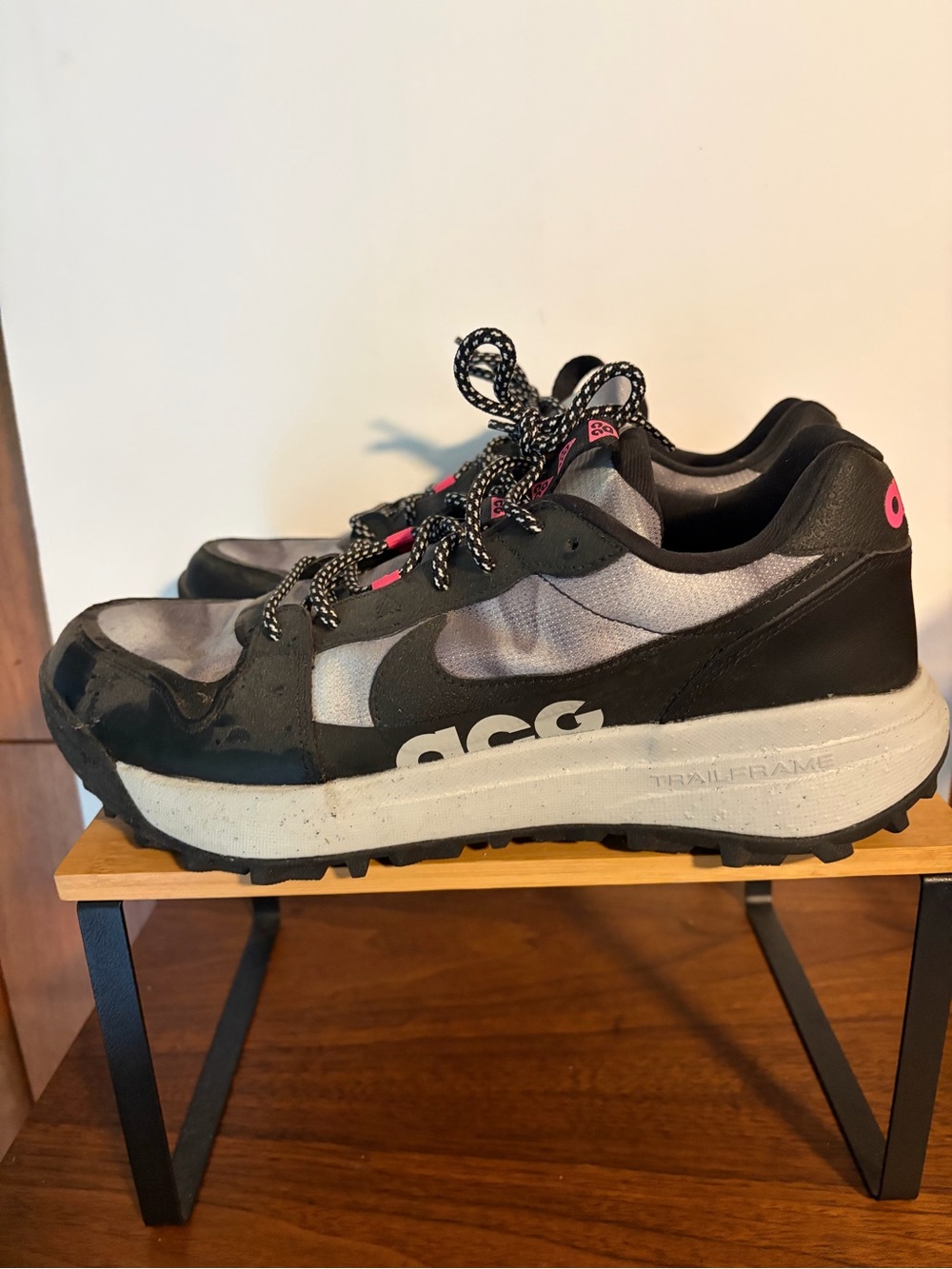 Nike ACH Lowcate SE Wolf Grey Hyper Pink Men’s Trail Running Sneaker Shoes Sz 11